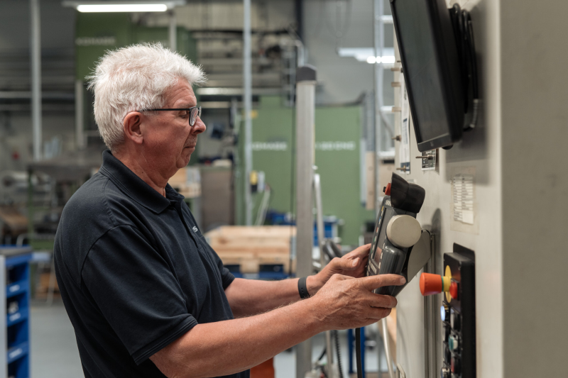 Sintex employee in production