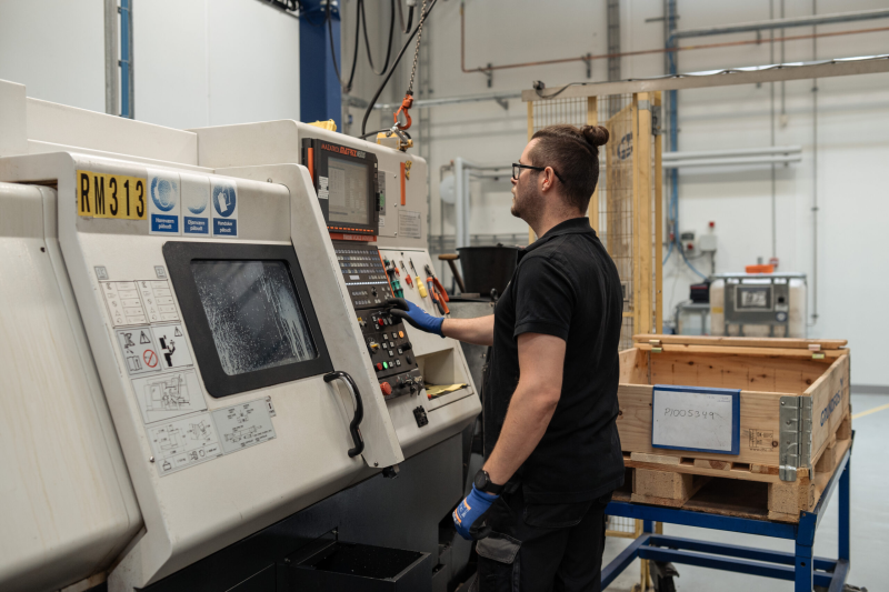 Sintex employee in production